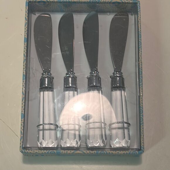 Elegant Silver and Clear Cheese Spreaders Set - Picture 1 of 3